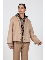 Oversized jas met manchetten