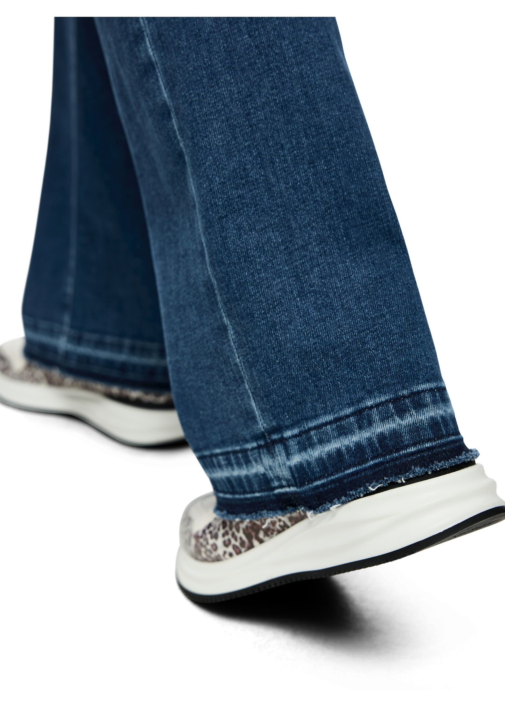 Marccain Pants Jeans AP 82.32 D05 353