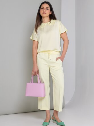 Soepelvallende blouse met korte mouwen