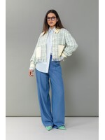 Jas met contrasterende details