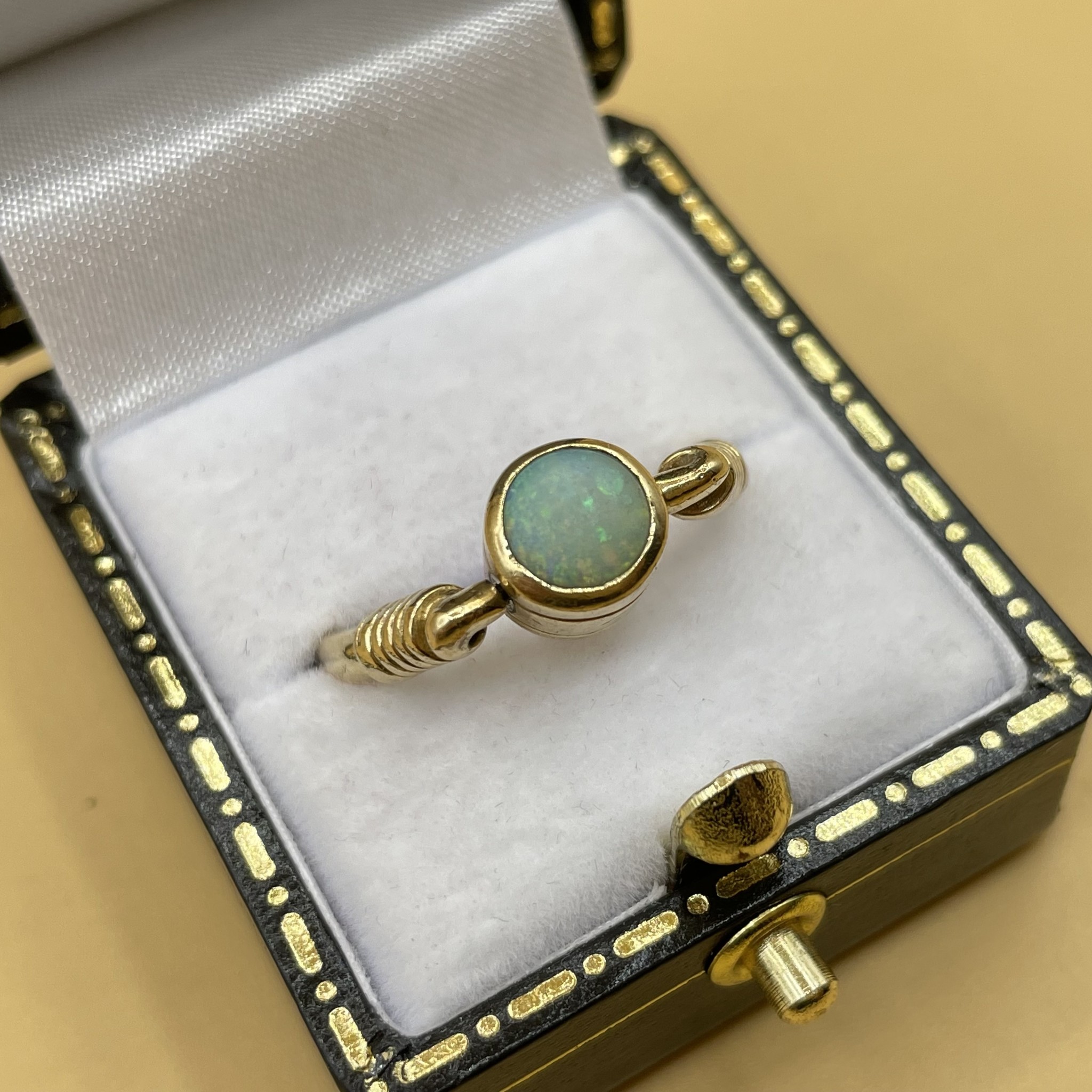 Opaal koala draaibaar