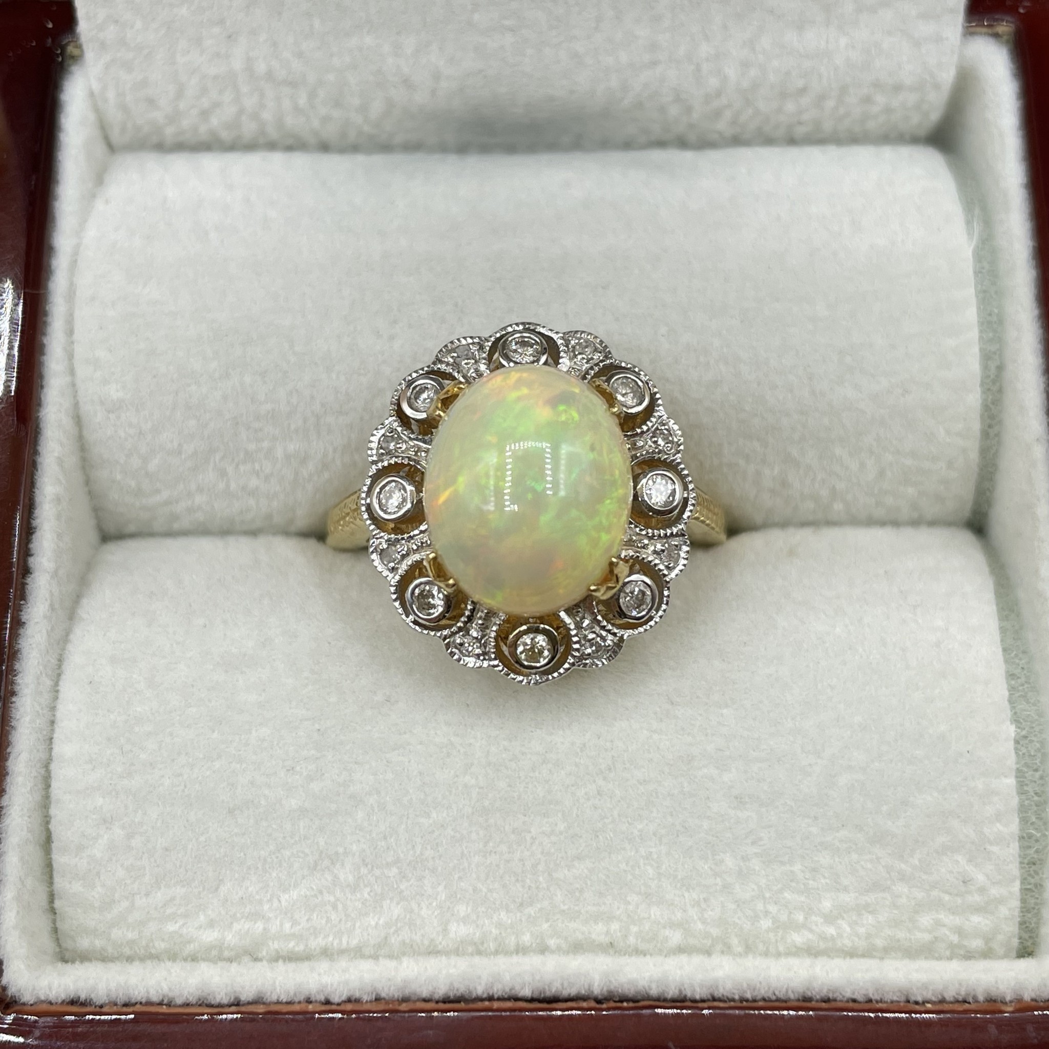 Opaal en  .25ct diamant