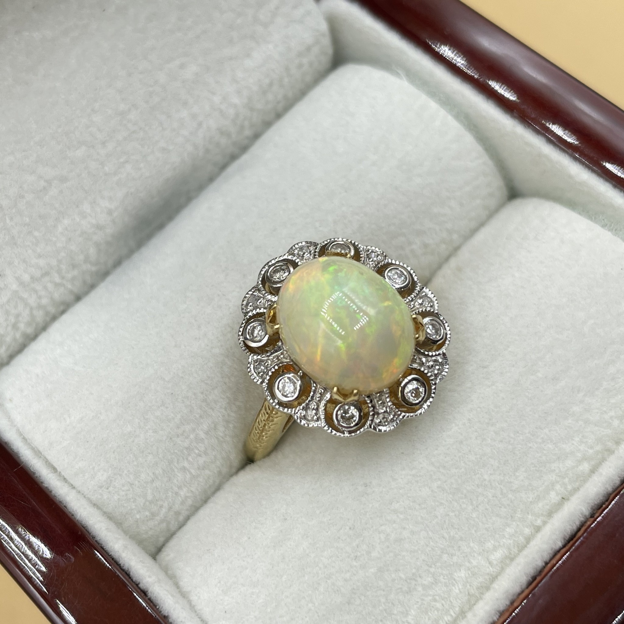 Opaal en  .25ct diamant