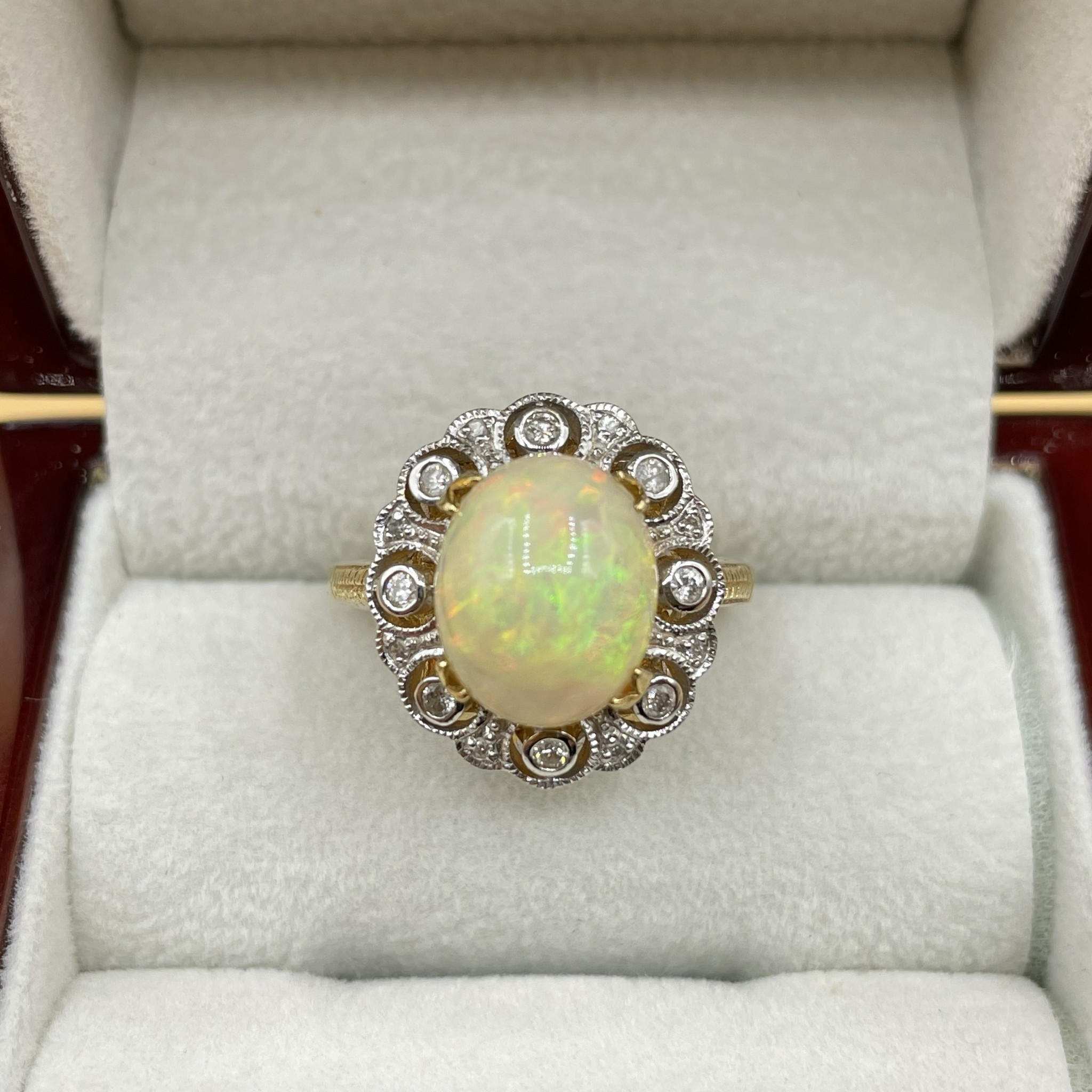 Opaal en  .25ct diamant