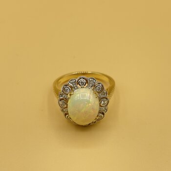 Opaal en  .25ct diamant