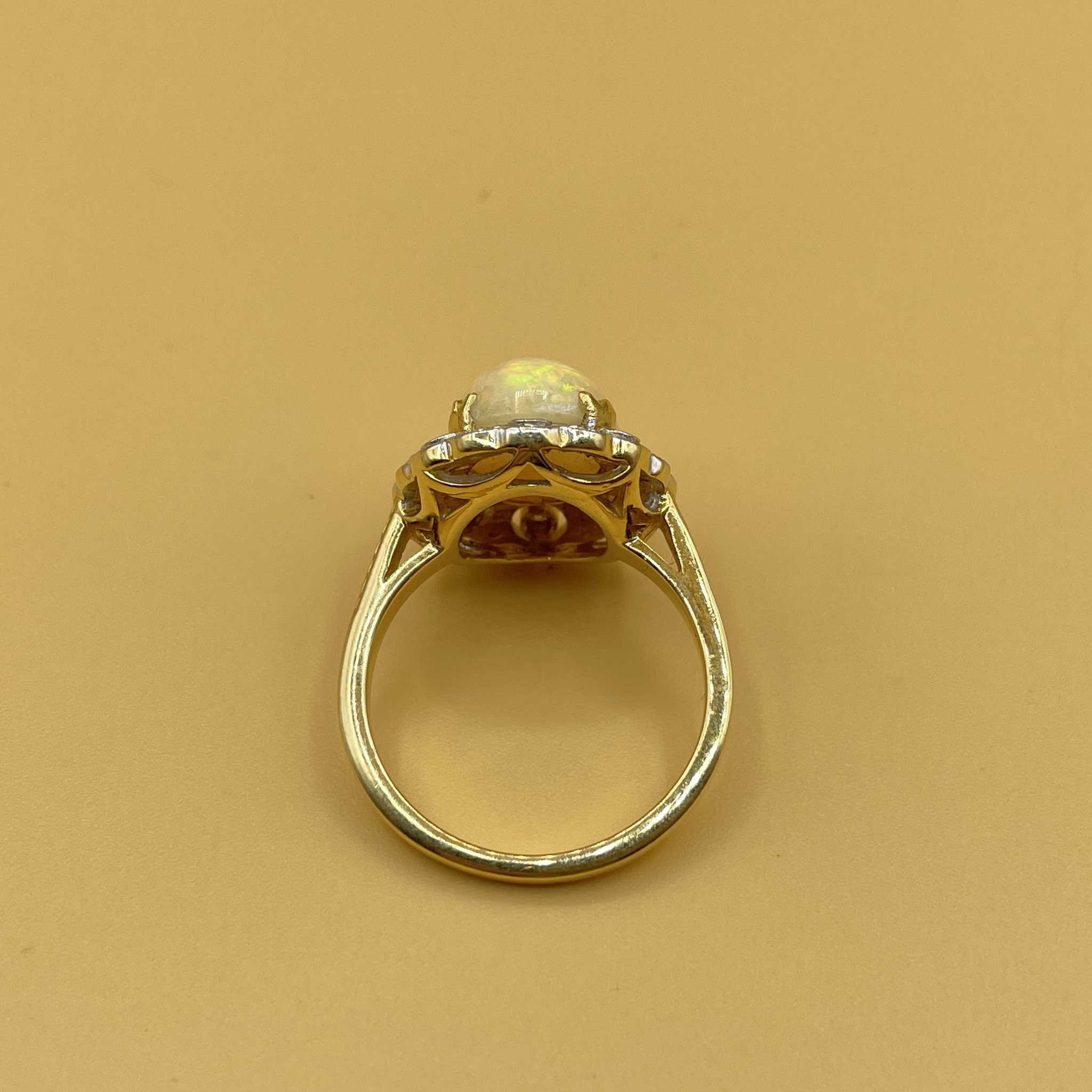 Opaal en  .25ct diamant