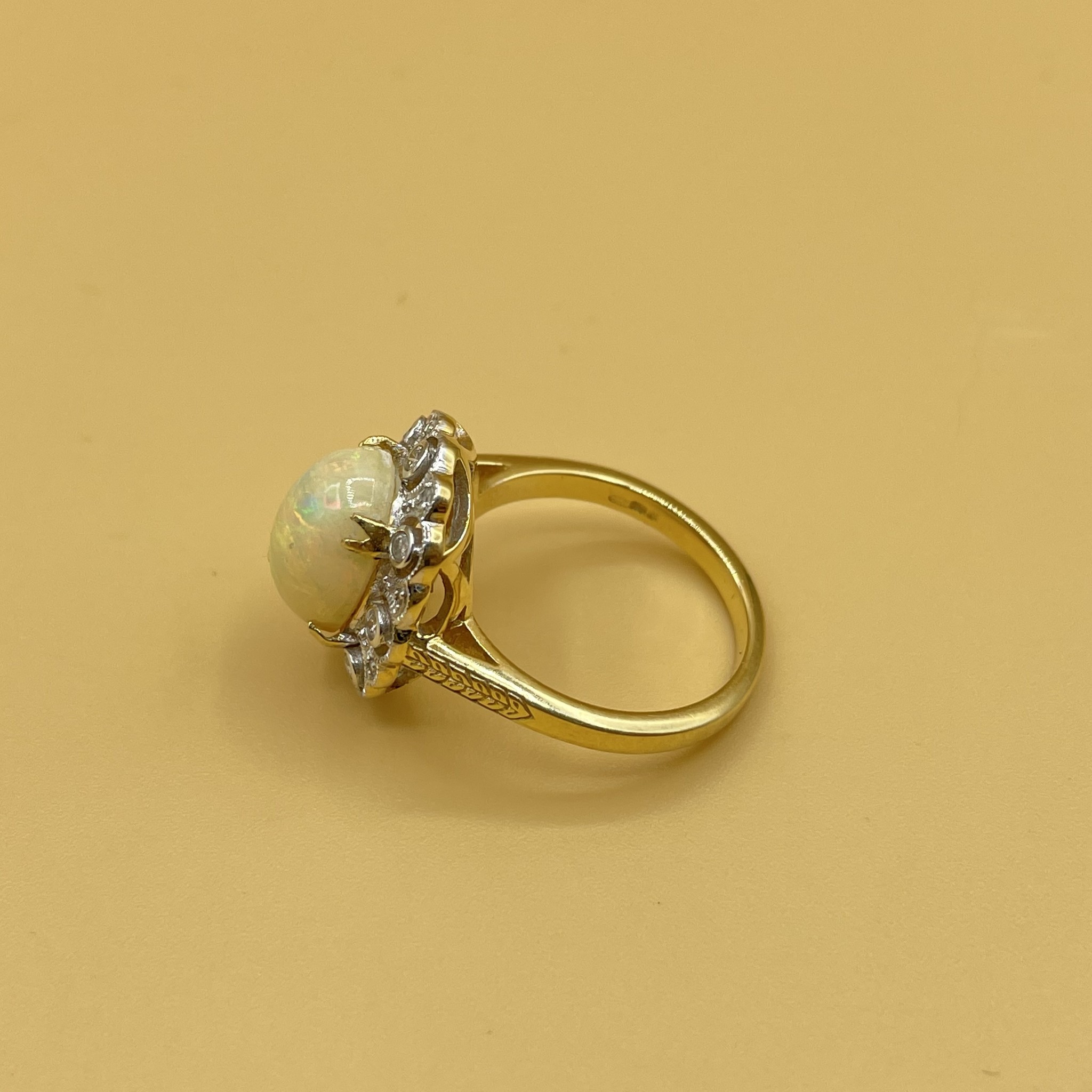 Opaal en  .25ct diamant