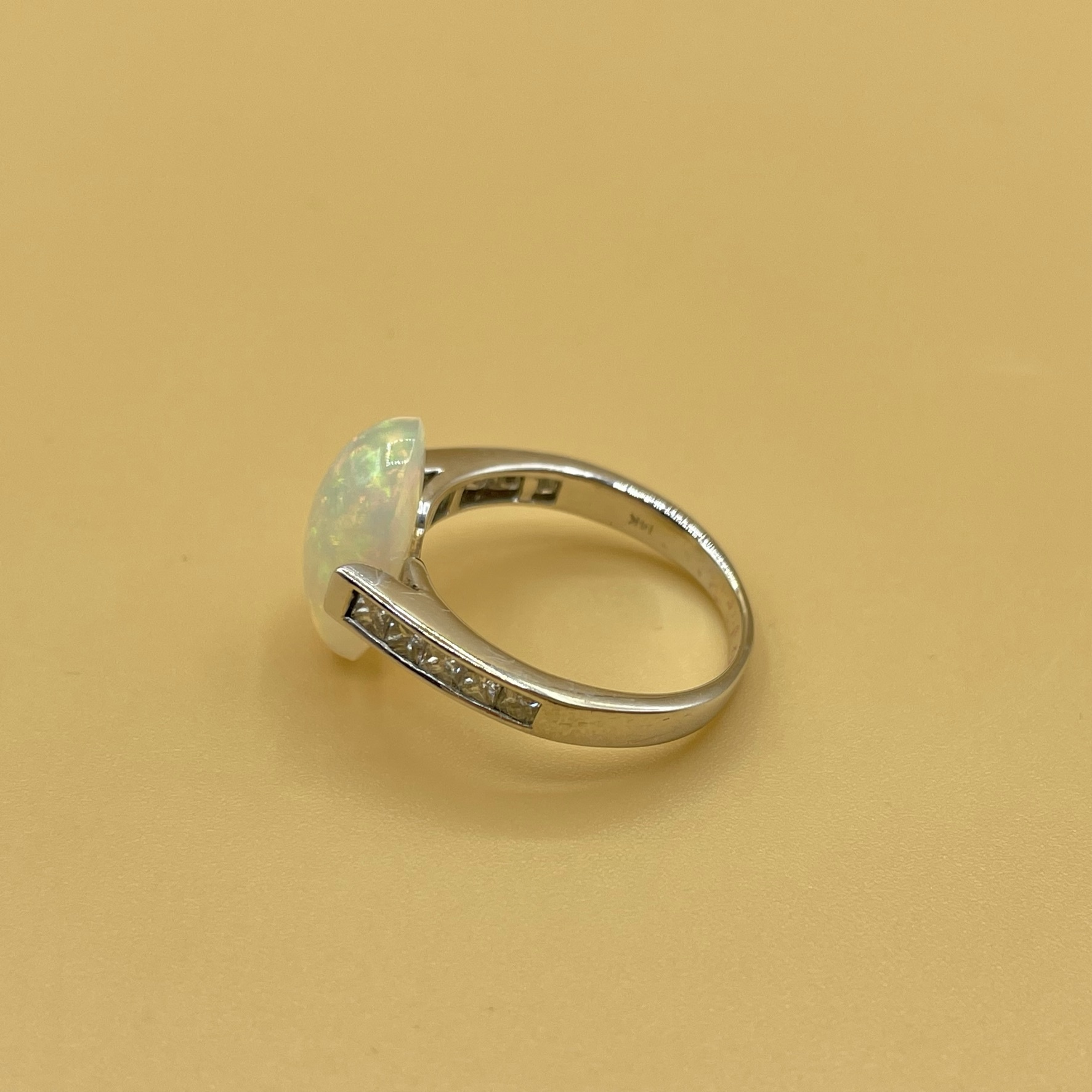 Opaal en .50ct diamant