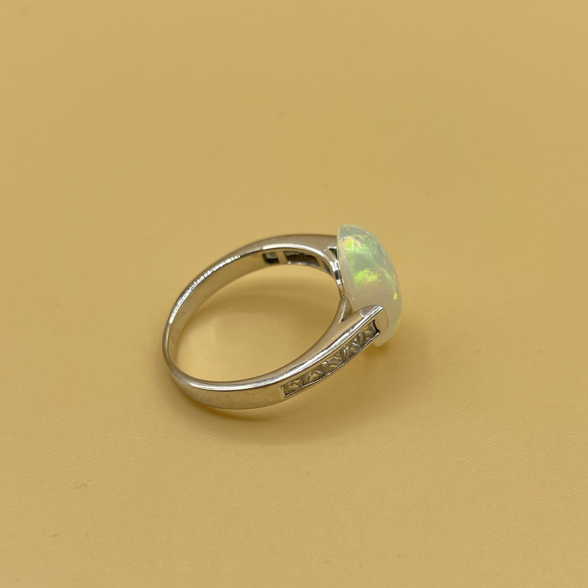 Opaal en .50ct diamant