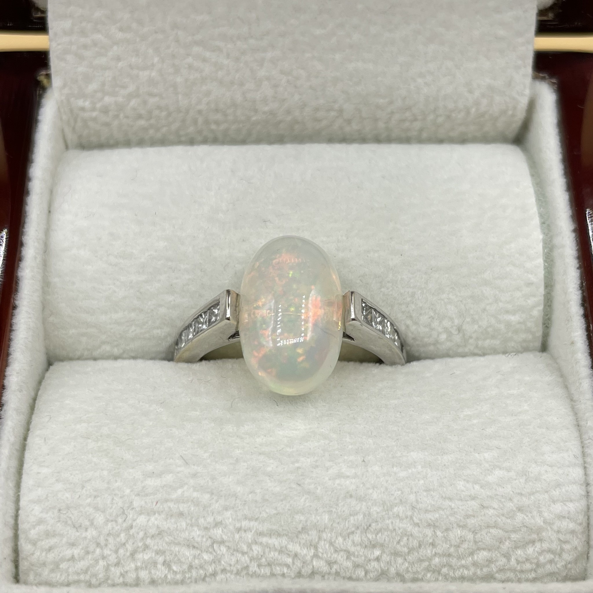Opaal en .50ct diamant