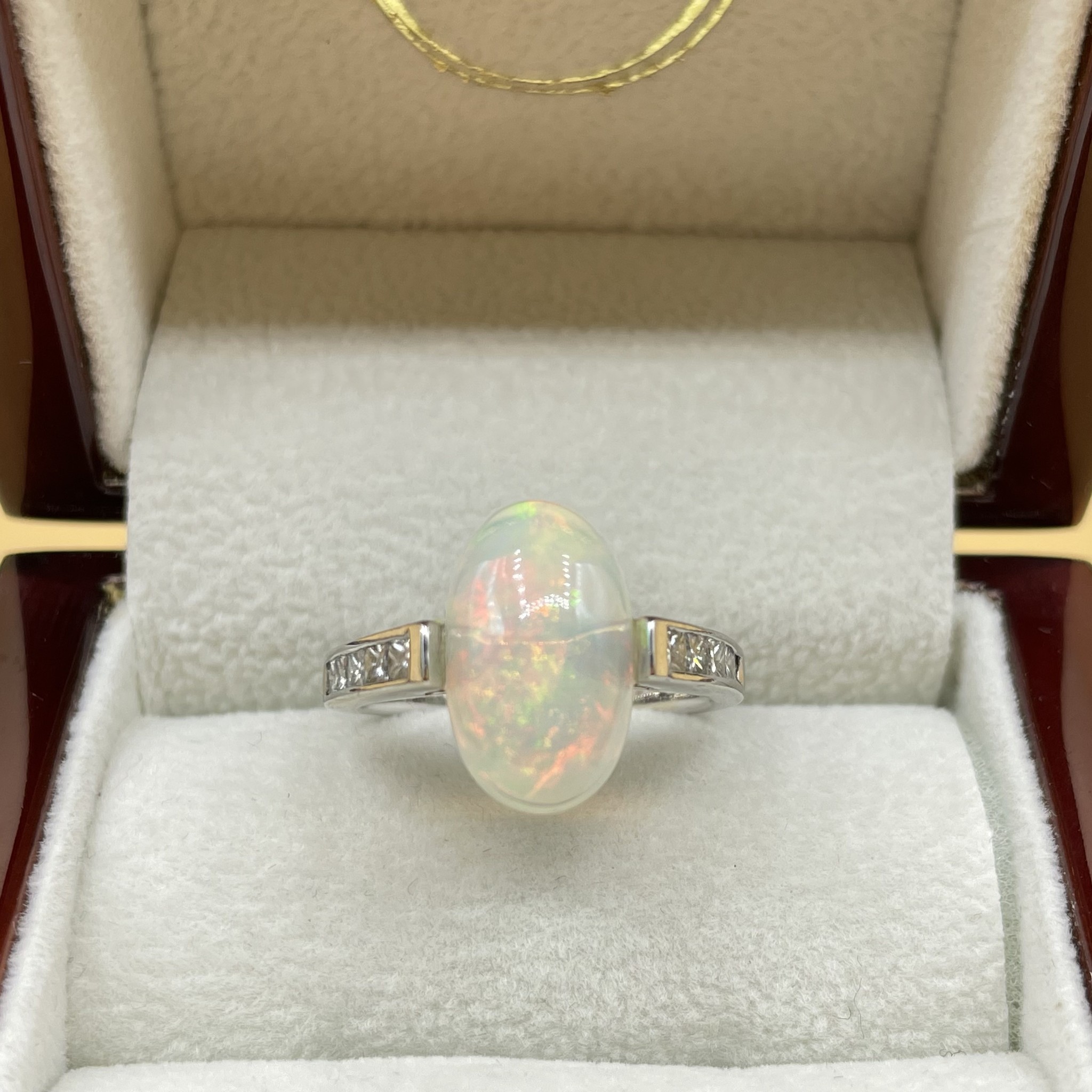 Opaal en .50ct diamant