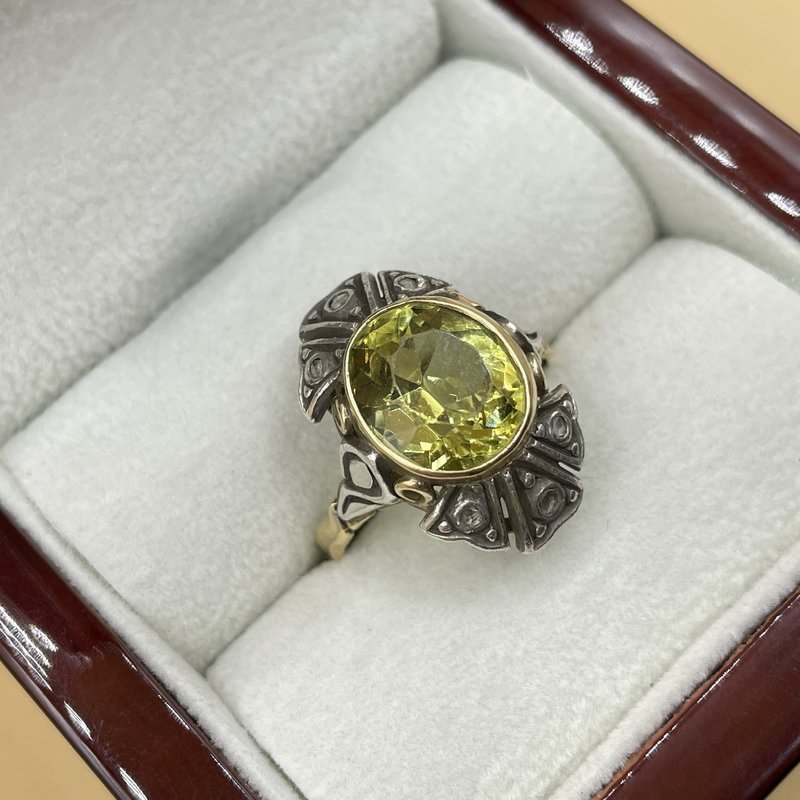 Peridot met  Roosdiamant