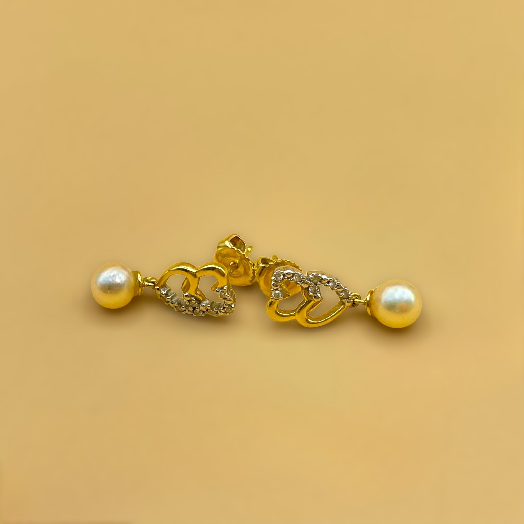 Parel diamant hartjes oorbellen