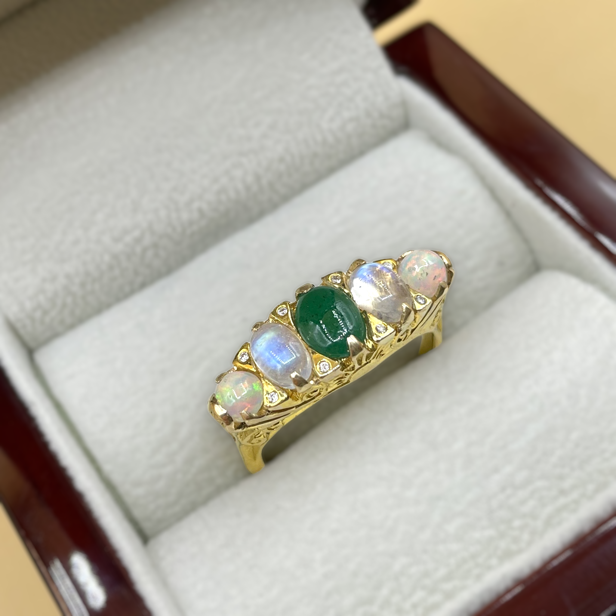 Day and Night opaal maansteen smaragd