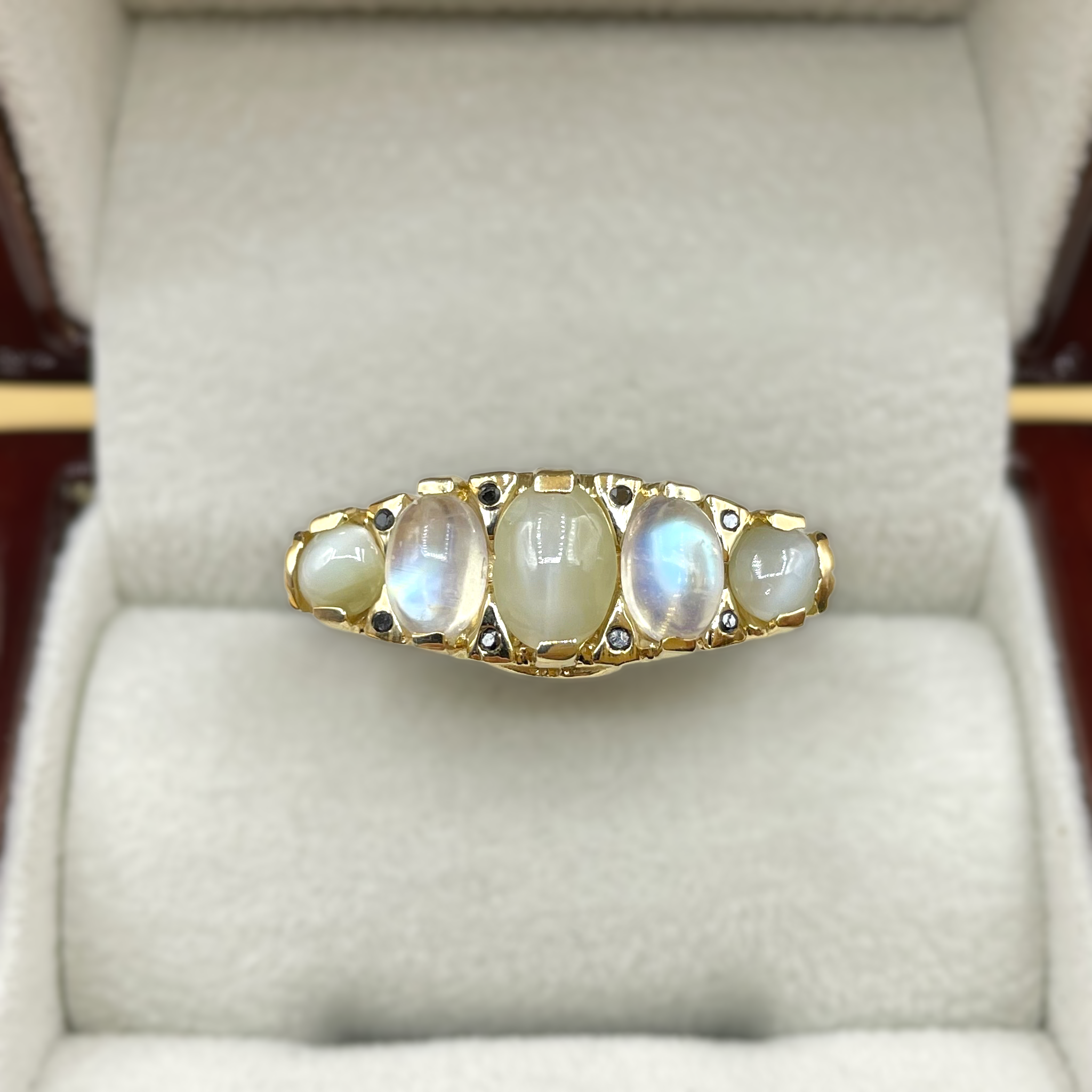 Day and Night kattenoog maansteen