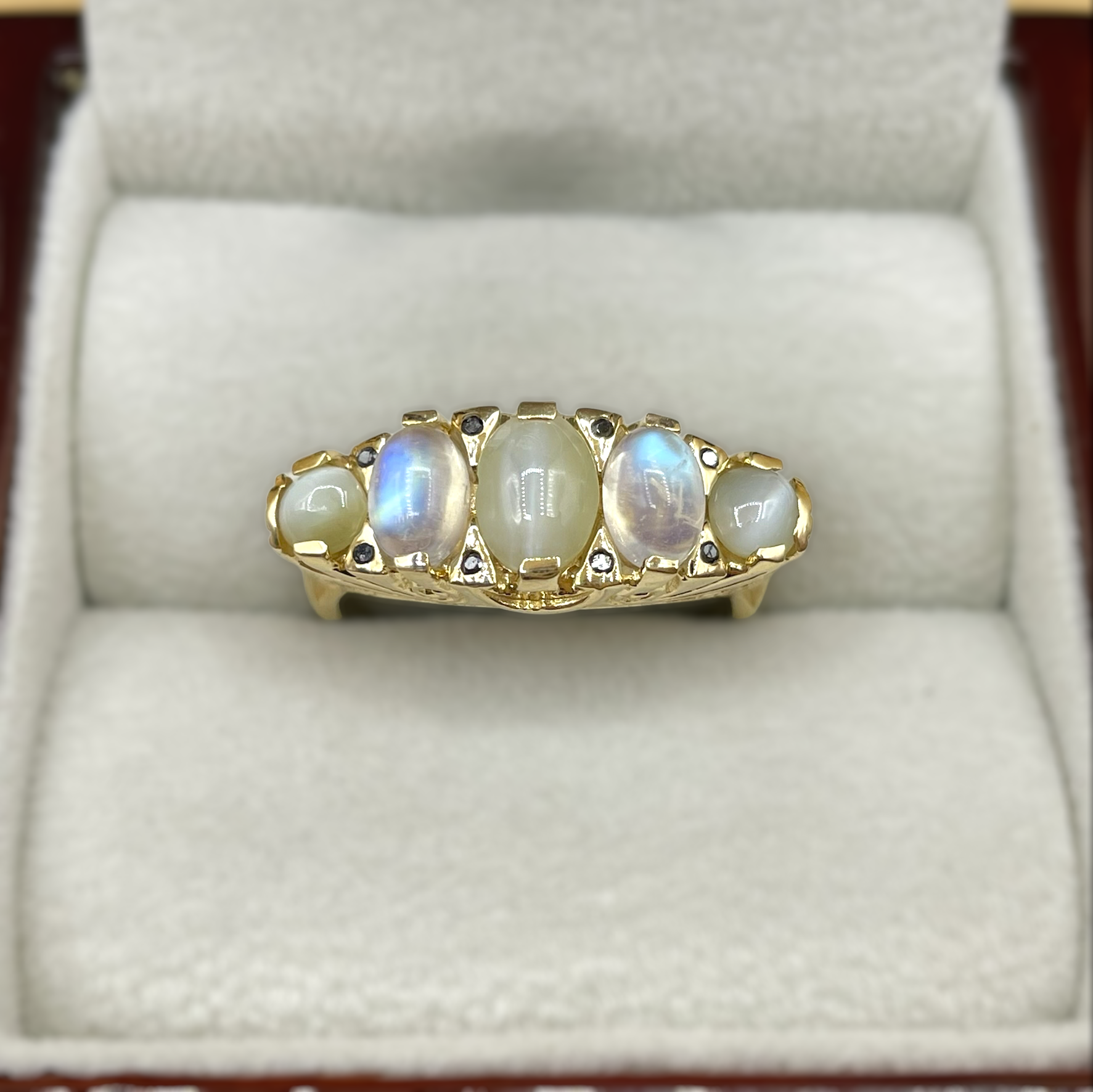 Day and Night kattenoog maansteen