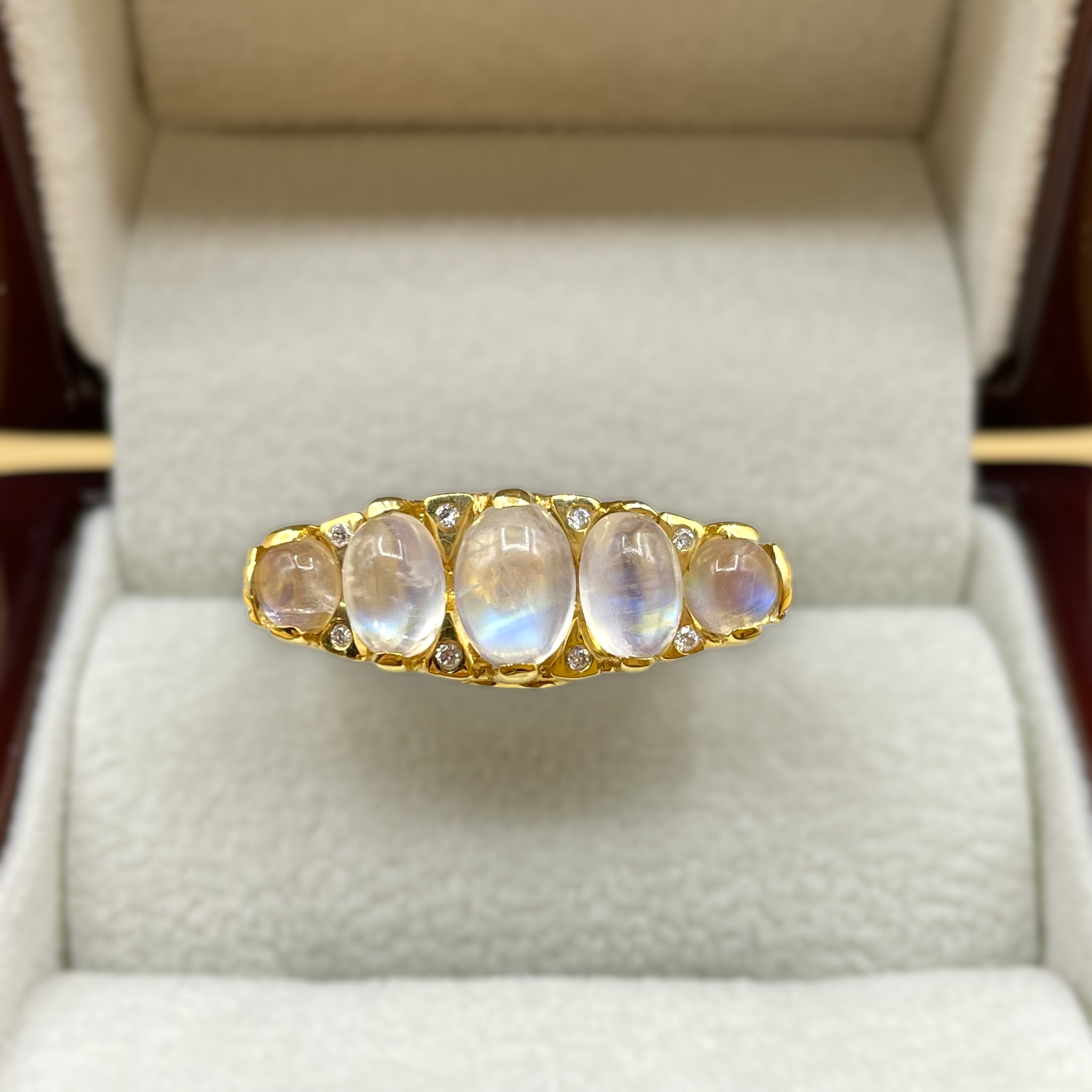 Day and Night maansteen diamant