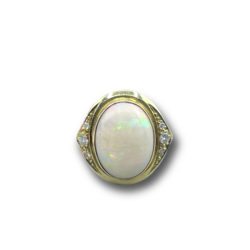 Opal.18ct diamond