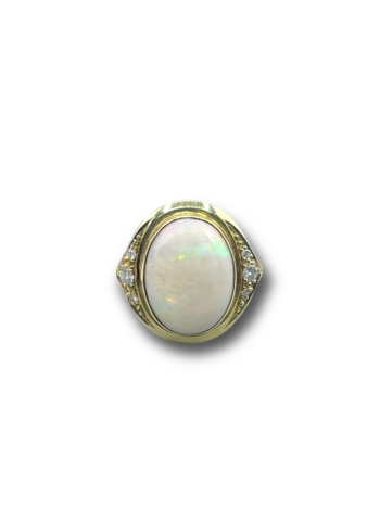 Opal.18ct diamond