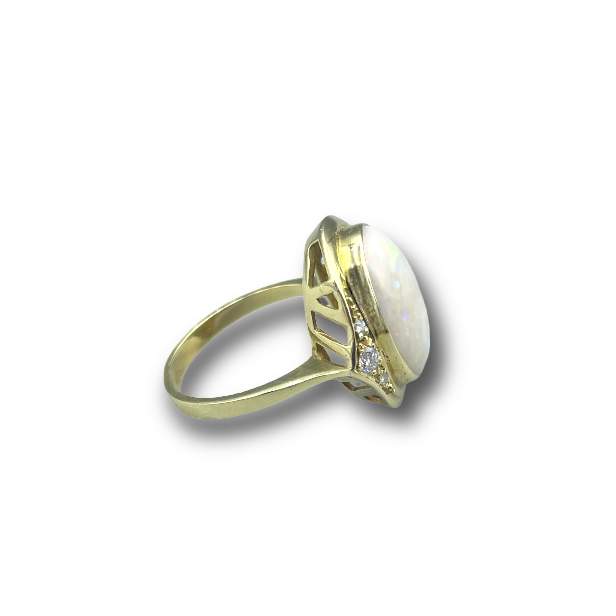 Opaal en .18ct diamant