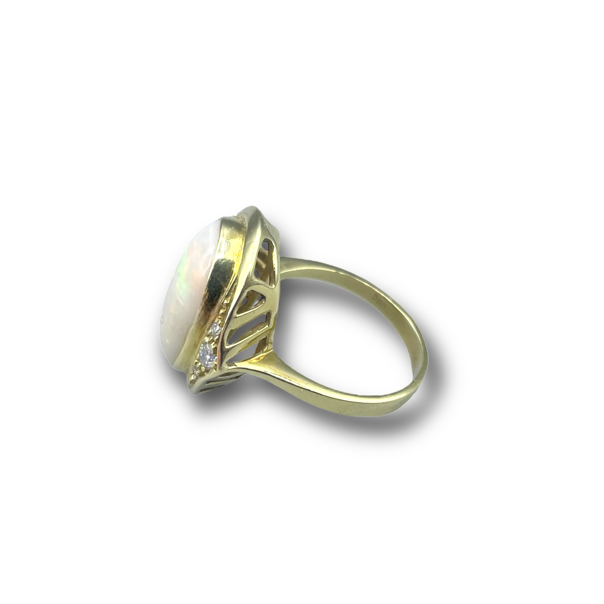 Opaal en .18ct diamant
