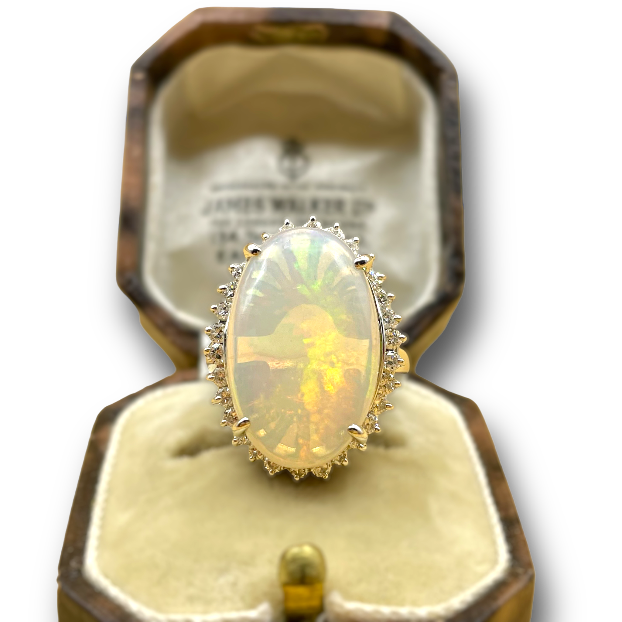 6.76 ct opaal en  diamant