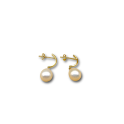 Pearl earring