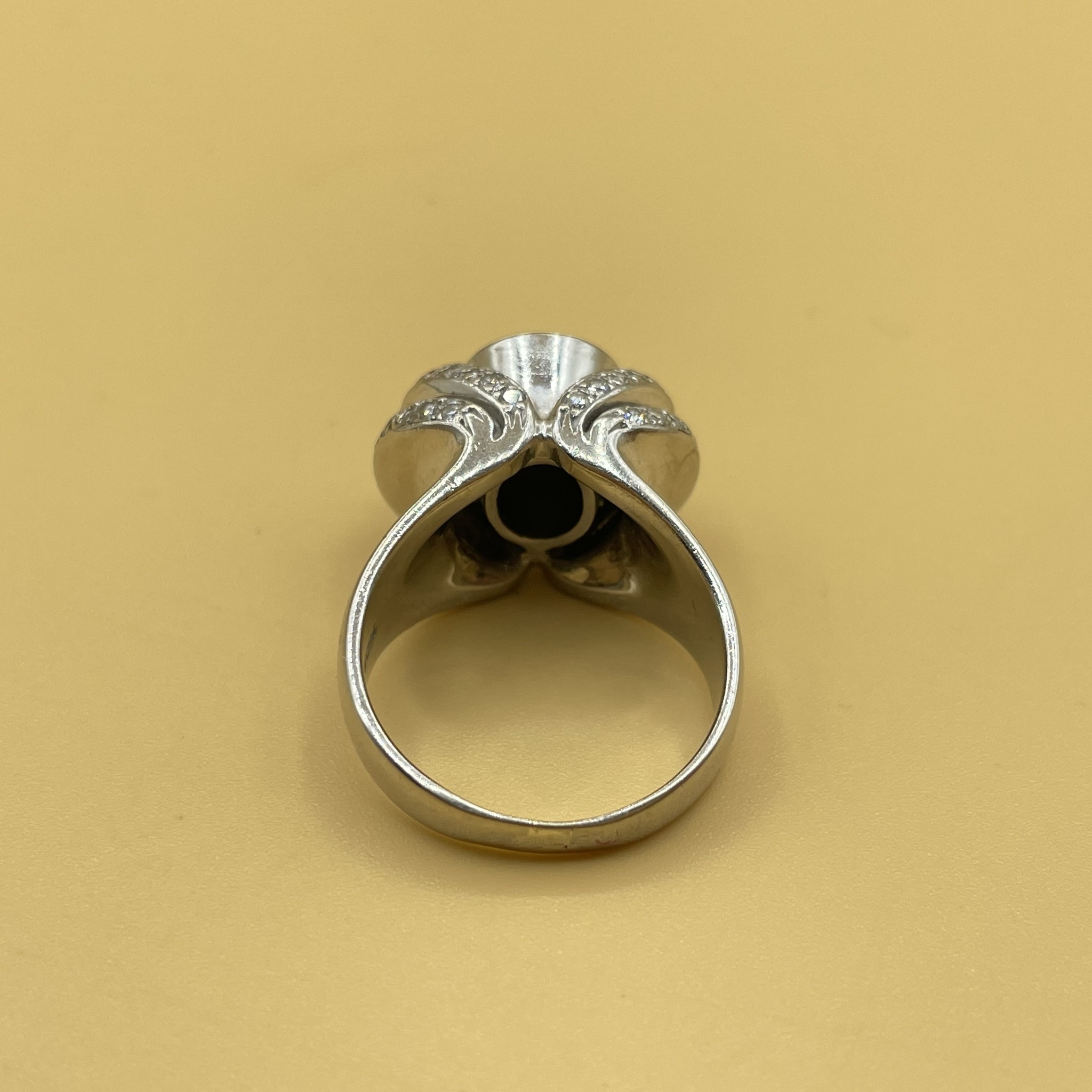 Zwarte opaal triplet en diamant