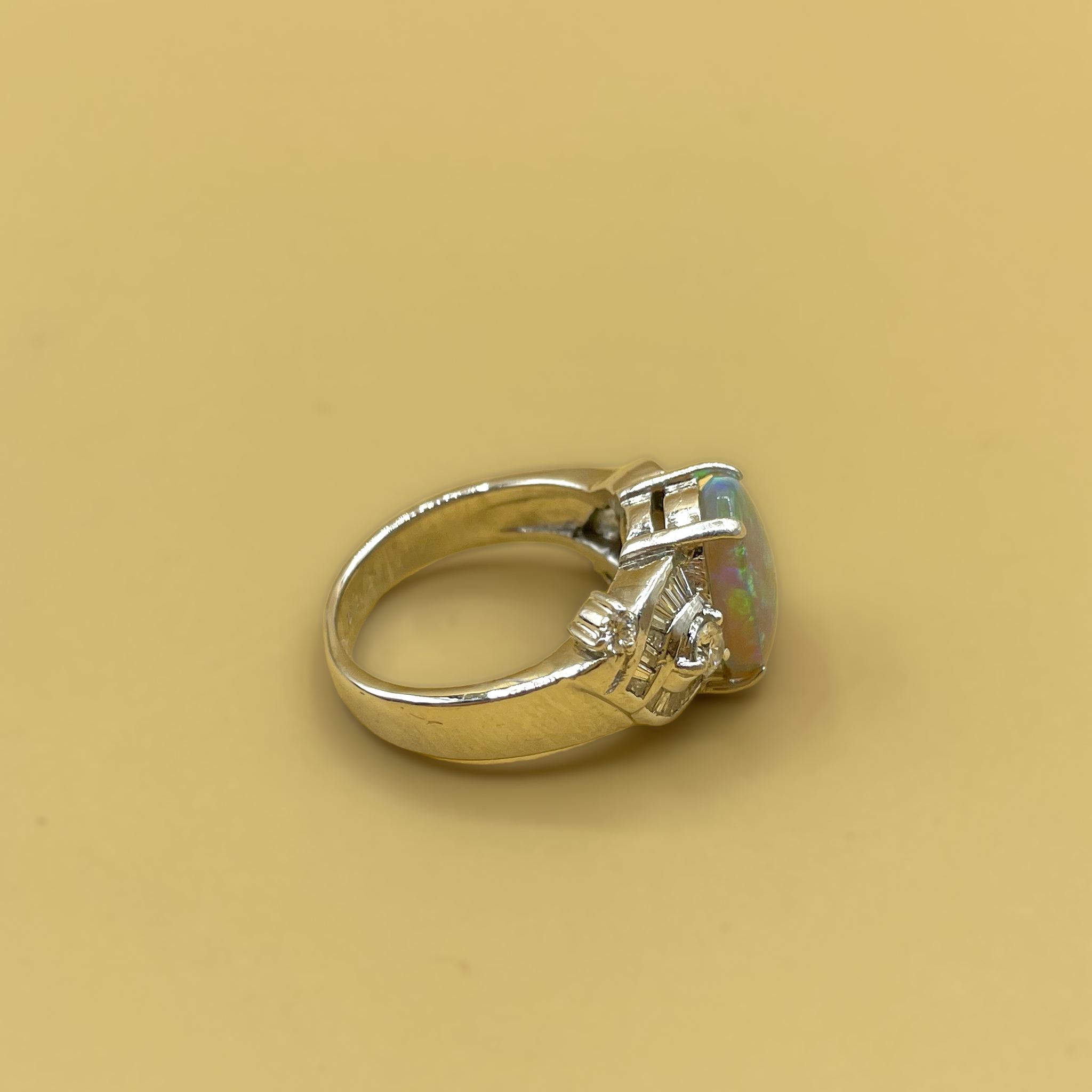 Opaal en .25ct diamant