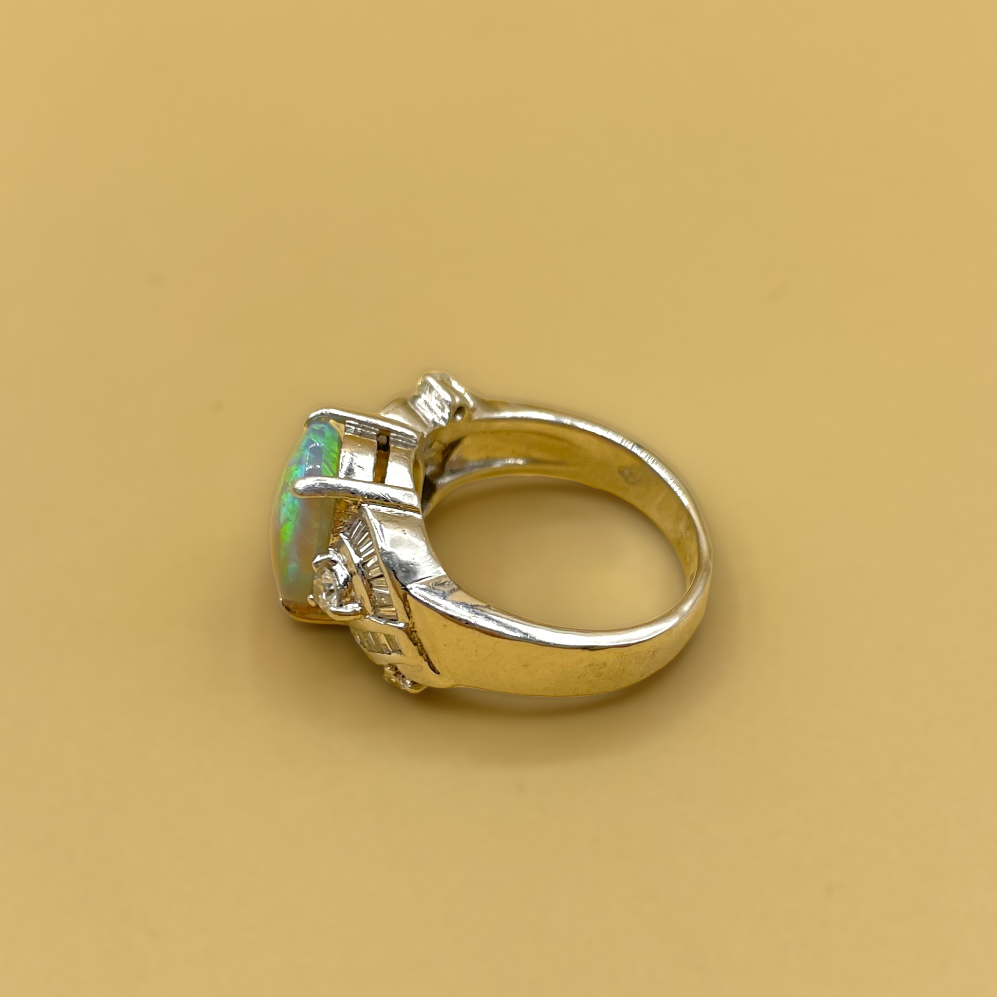 Opaal en .25ct diamant