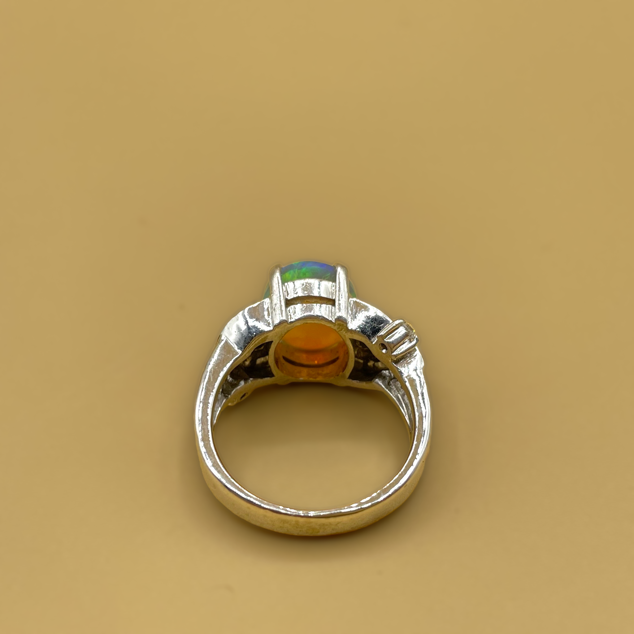 Opaal en .25ct diamant