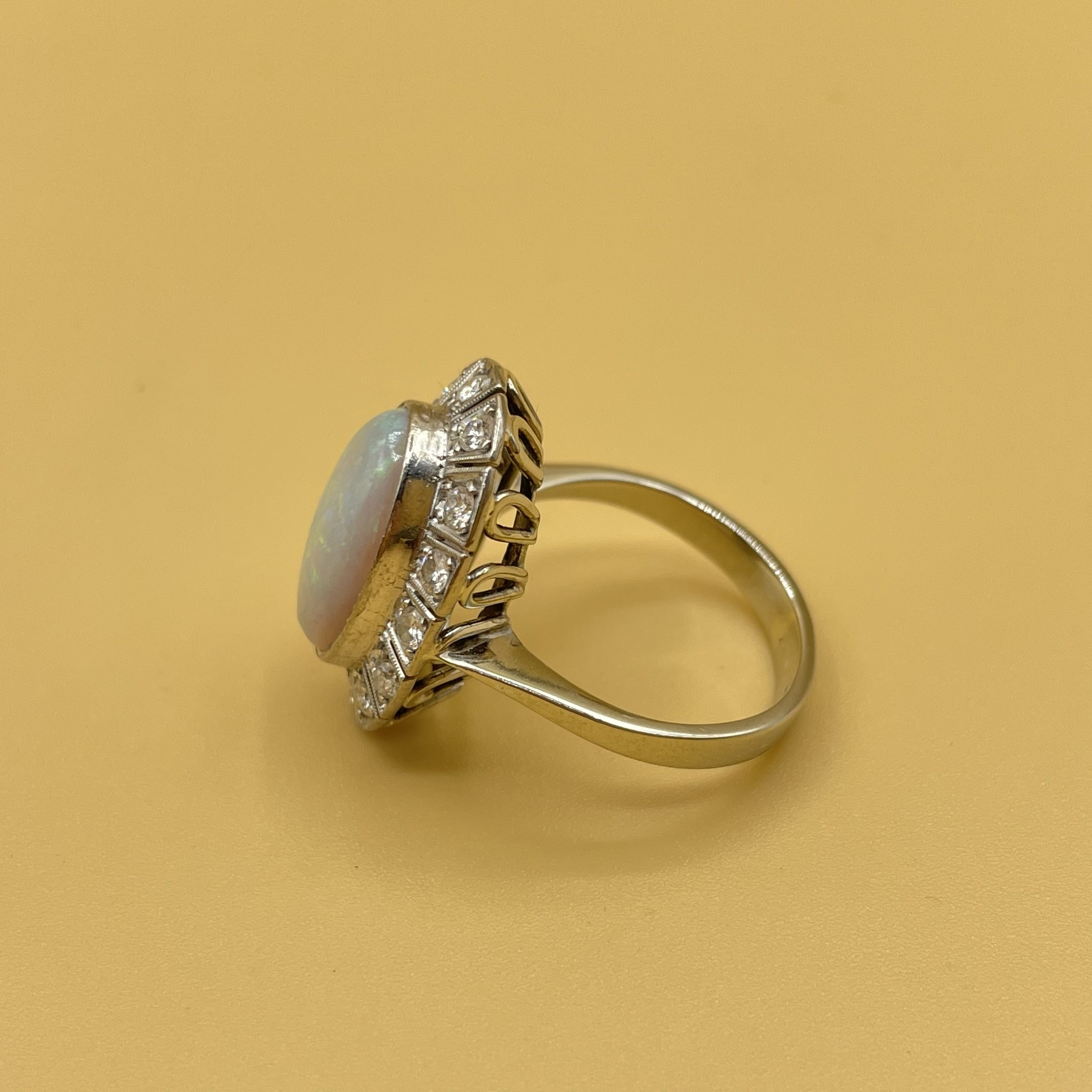 Opaal en .42ct diamant