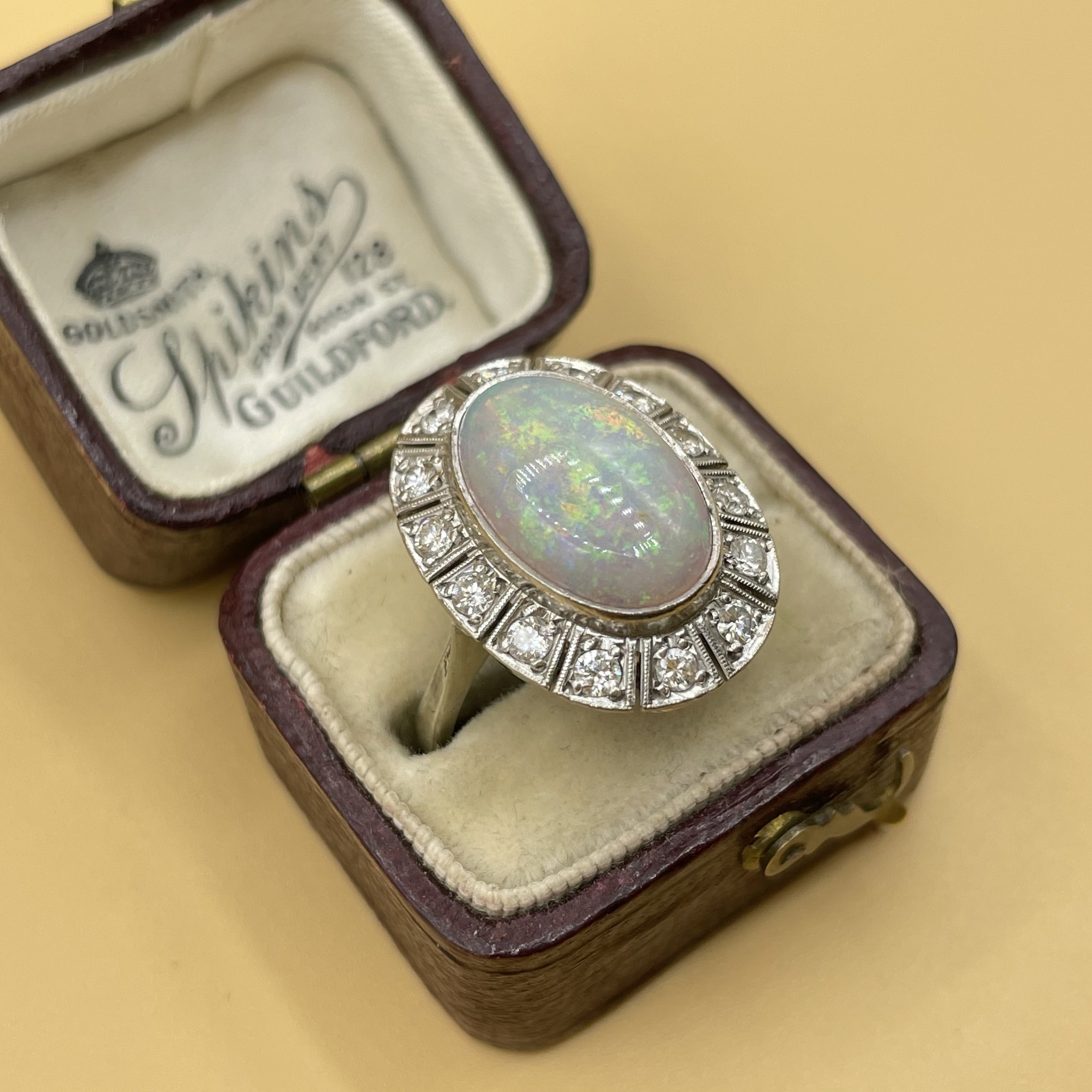 Opaal en .42ct diamant