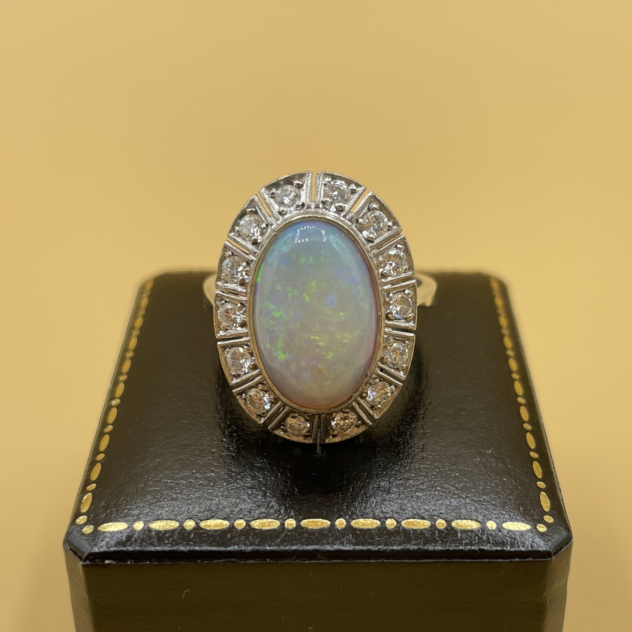 Opaal en .42ct diamant