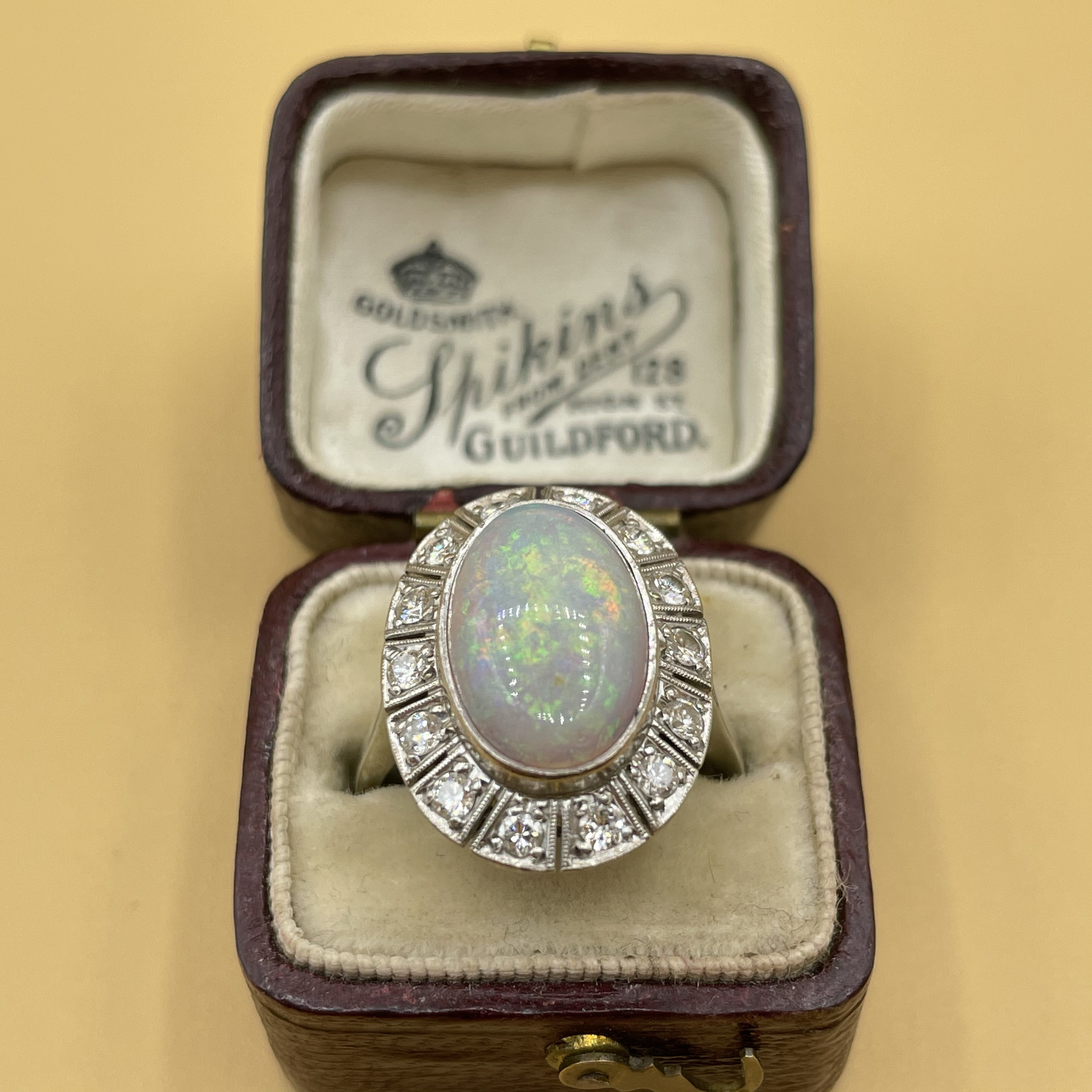 Opaal en .42ct diamant