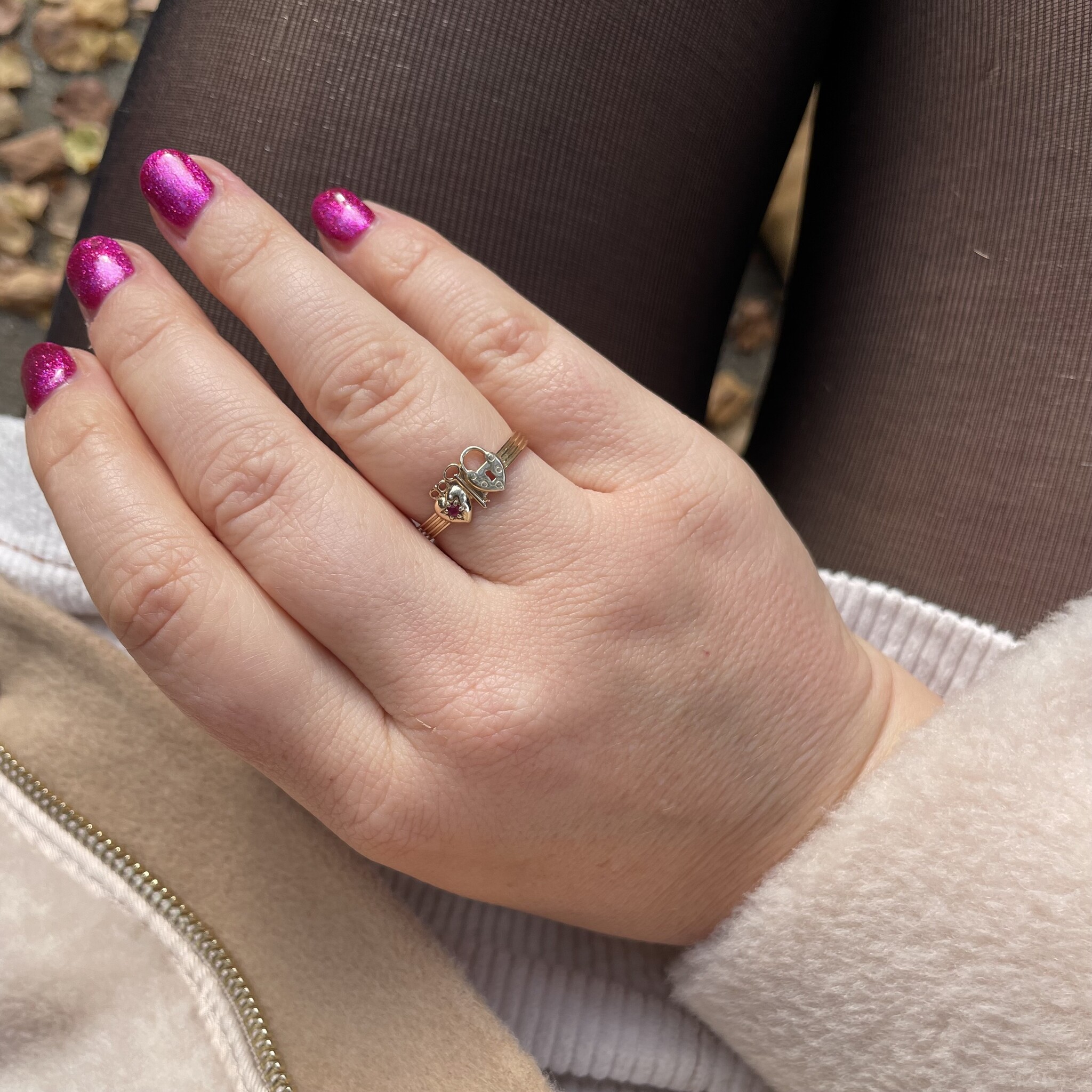 Sleutel hart  robijn ring 14 karaat