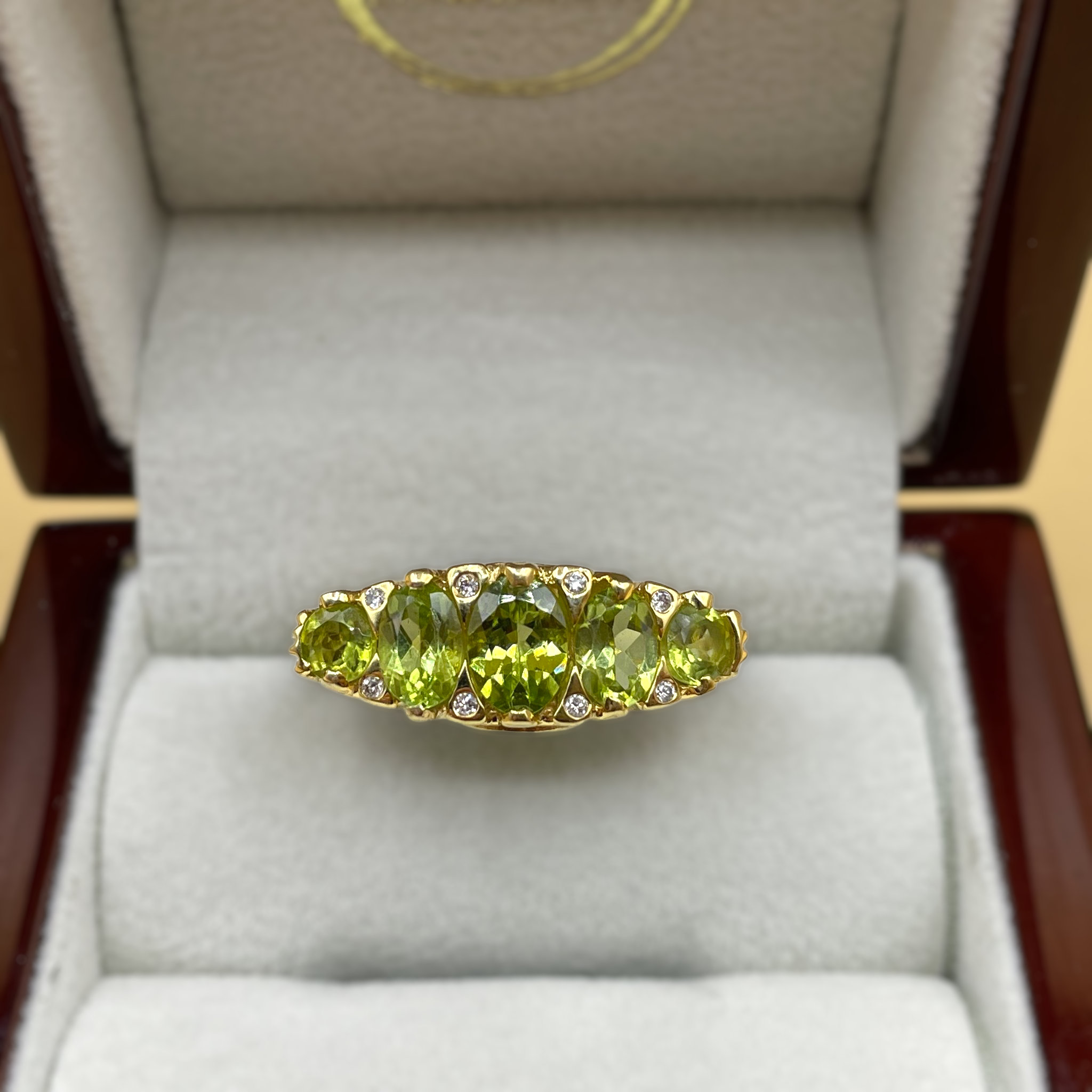 Day and Night peridot diamant