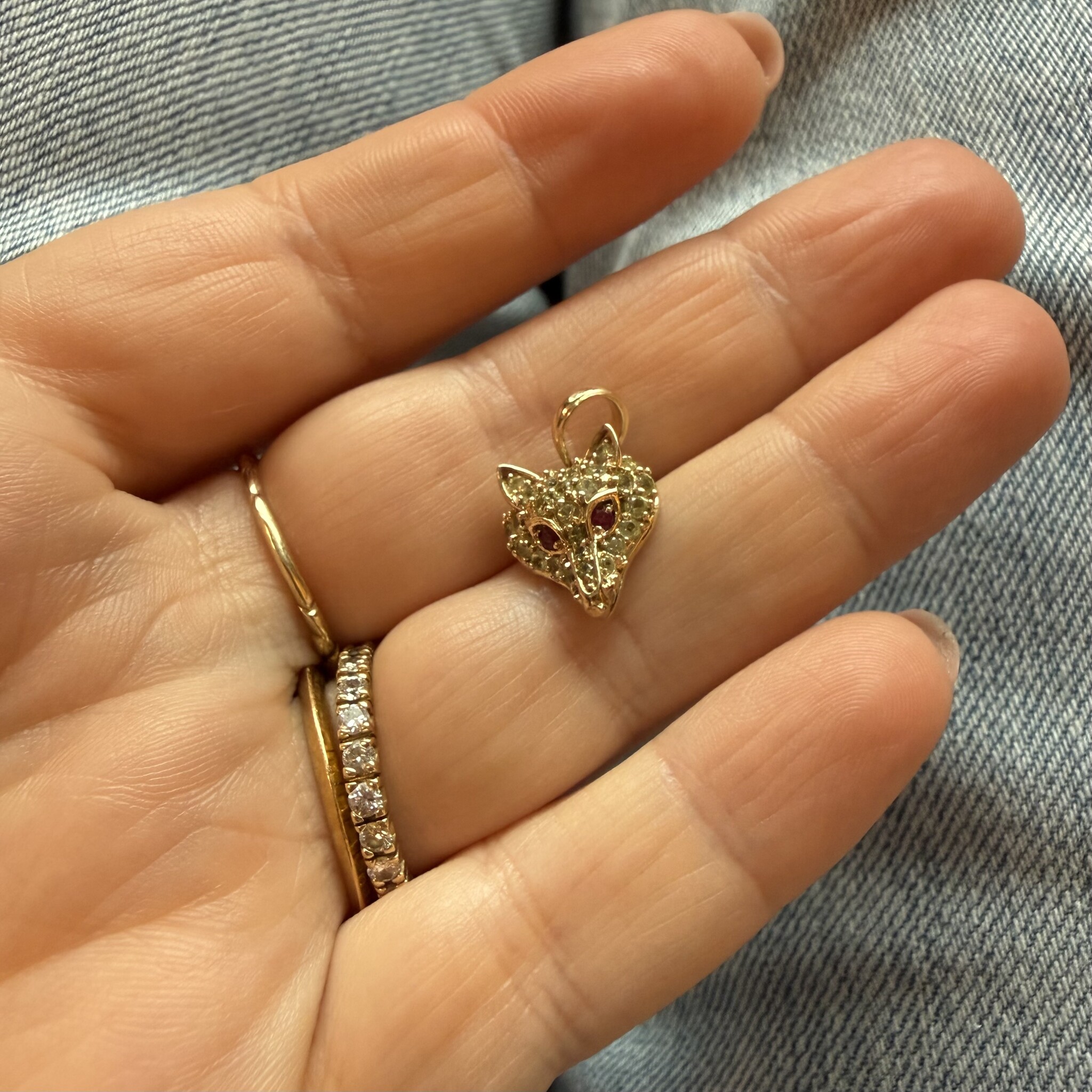 Vos groene peridot en robijn