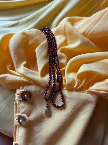 Garnet swivel chain