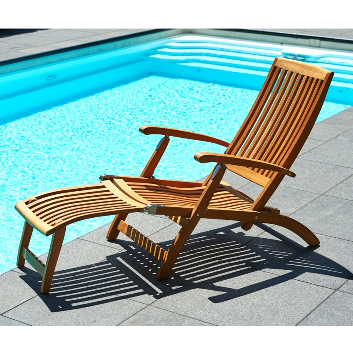 wooden steamer chair with wheels