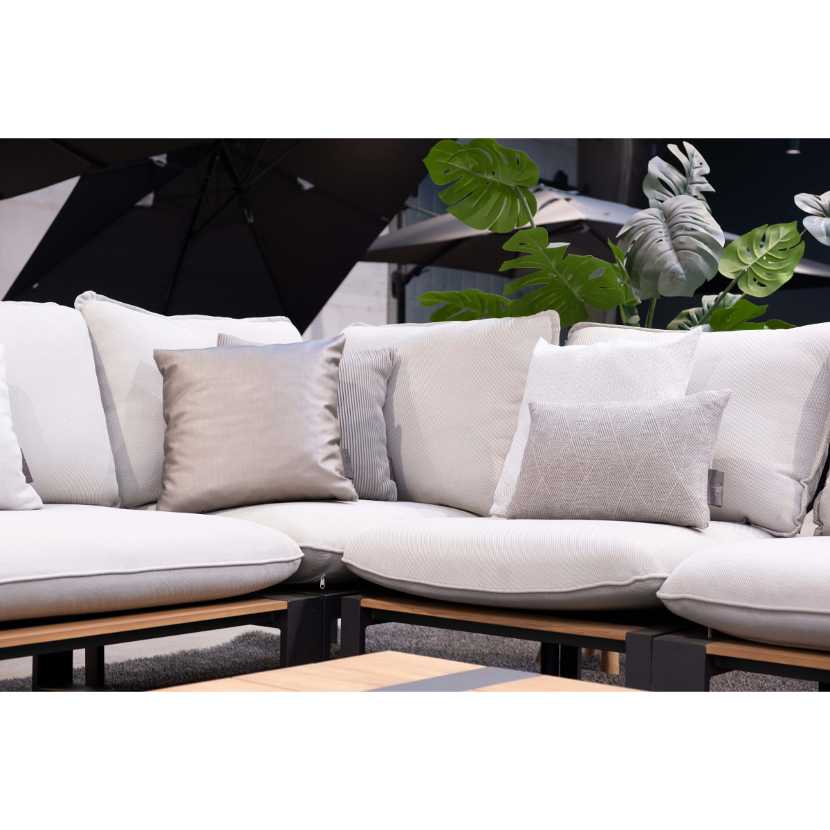 KMCT Luxury Basics Outdoor sierkussen Beige Leather 45*45cm 107044
