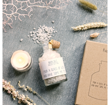 Spa giftbox badzout en geurkaarsje 'Pour a glass of wine and have some me time' - Geur: Fresh Cotton