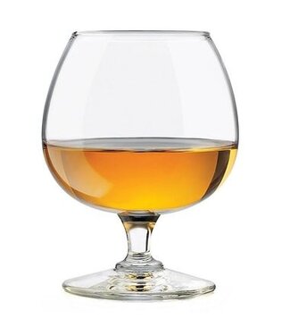 Cognac glas op voet