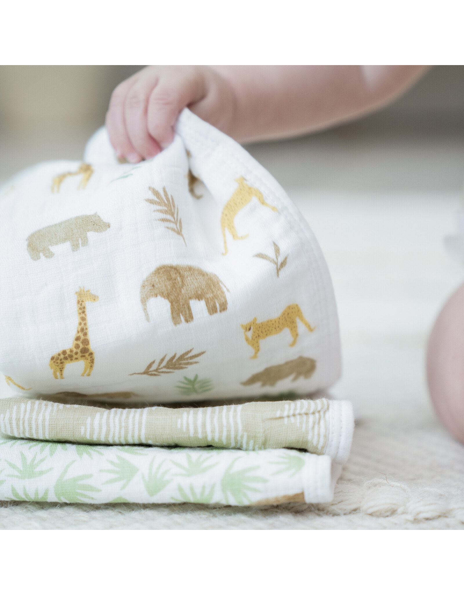 aden + anais 4 pak swaddles Lovely reverie Nybble