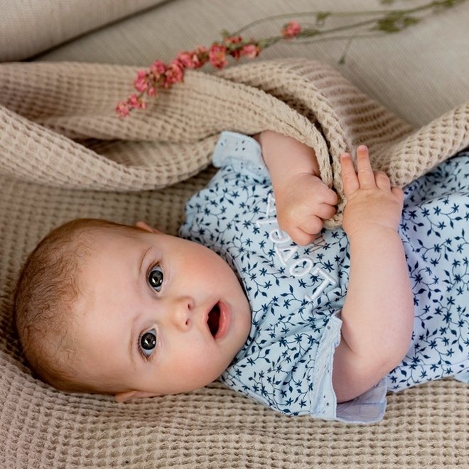 Dirkje girls baby set T-shirt and shorts light blue flower