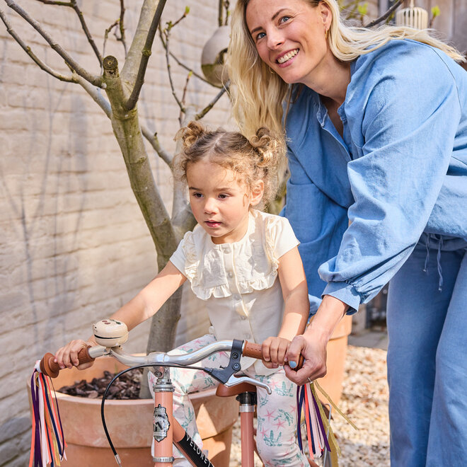 Dirkje meisjes T-shirt off white geborduurde bloem