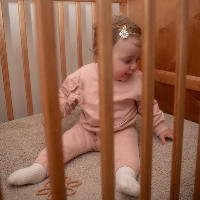 Dirkje girls’ set: light pink jumper, trousers and bows