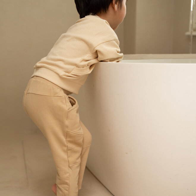Dirkje jongens loose fit joggingbroek beige stoere kniestukken