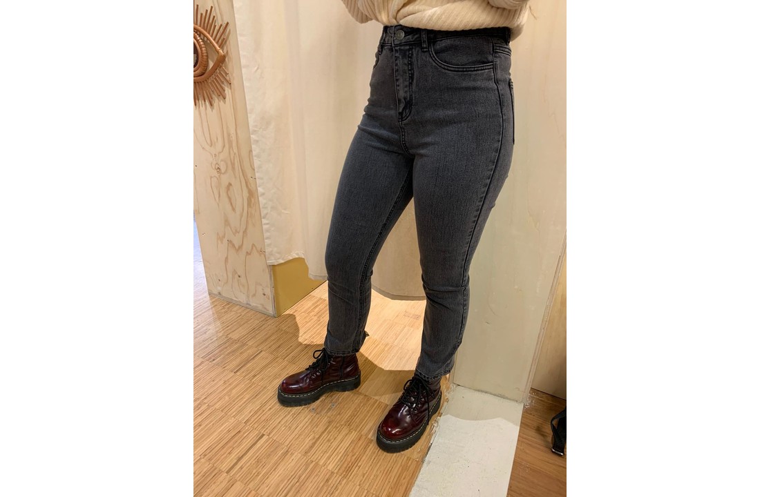 Nora Hight Waist Jeans Black Wash