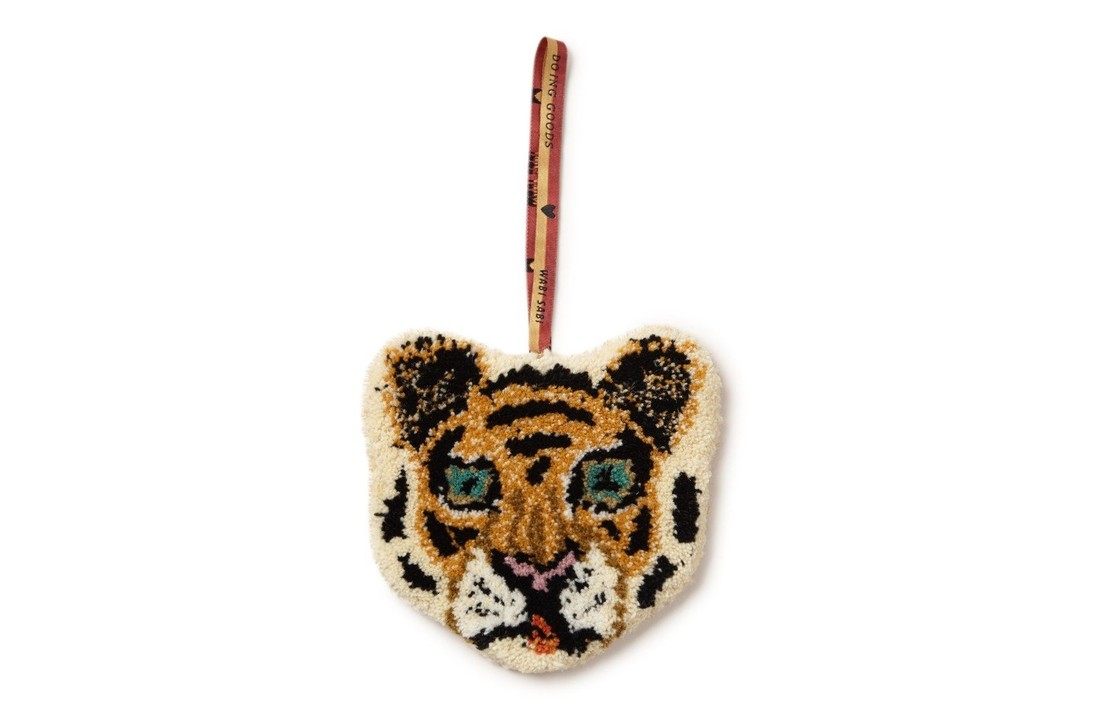 Cloudy tiger cub hanger